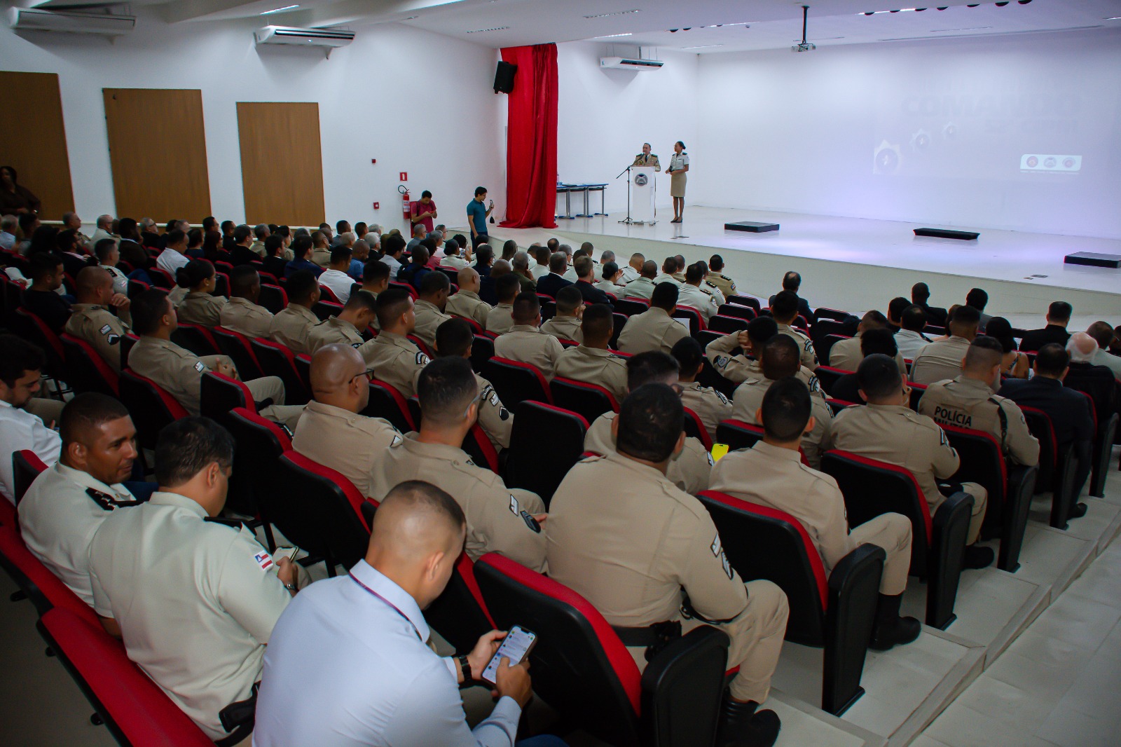 Prefeitura de Lauro de Freitas prestigia cerimônia de passagem de comando da 52ª CIPM