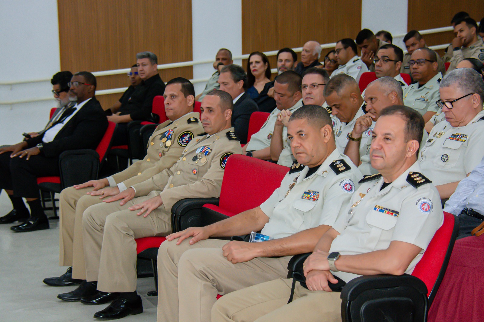 Prefeitura de Lauro de Freitas prestigia cerimônia de passagem de comando da 52ª CIPM