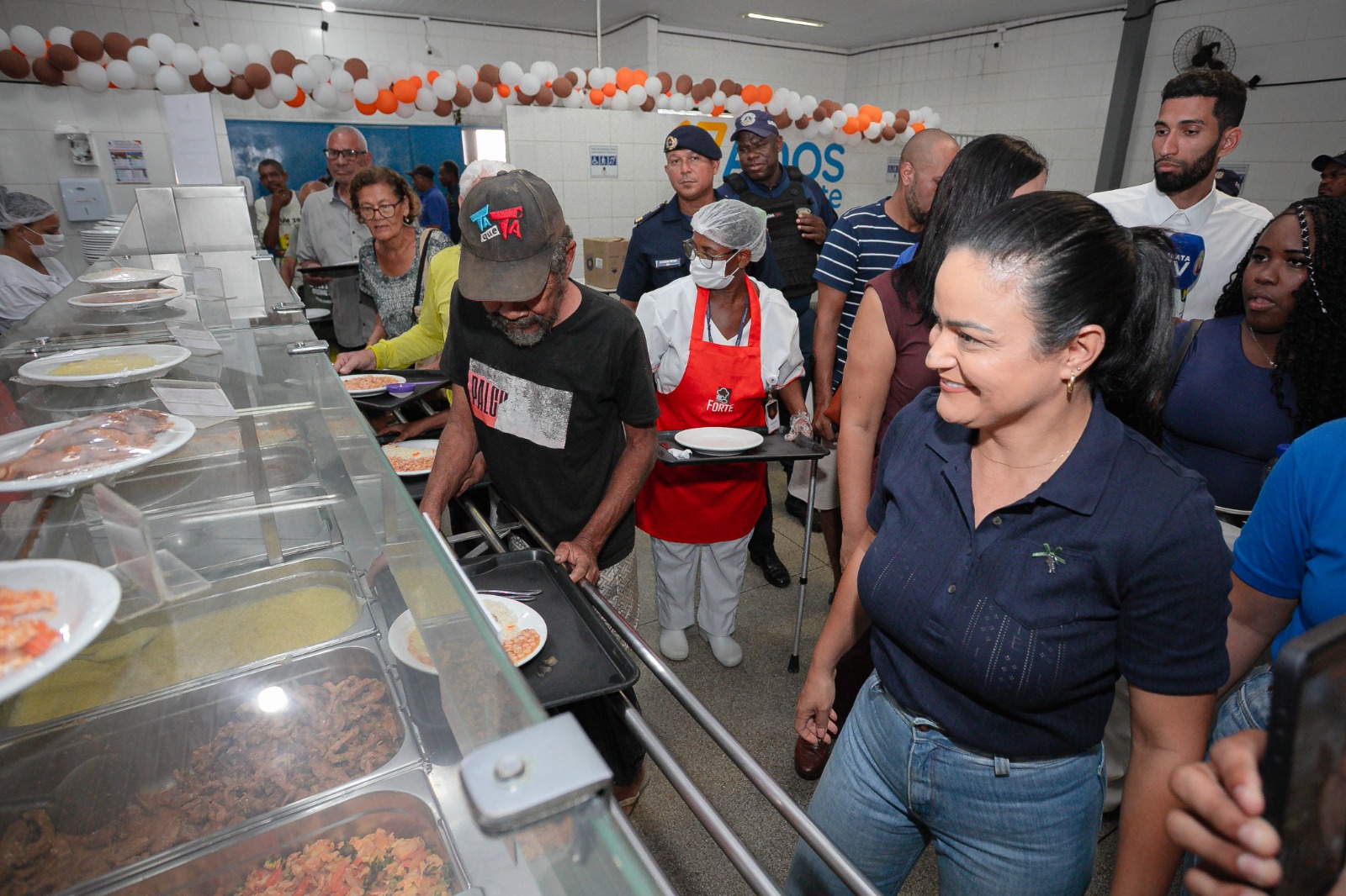 Prefeitura de Lauro de Freitas garante 3 mil refeições gratuitas por dia no Restaurante Popular