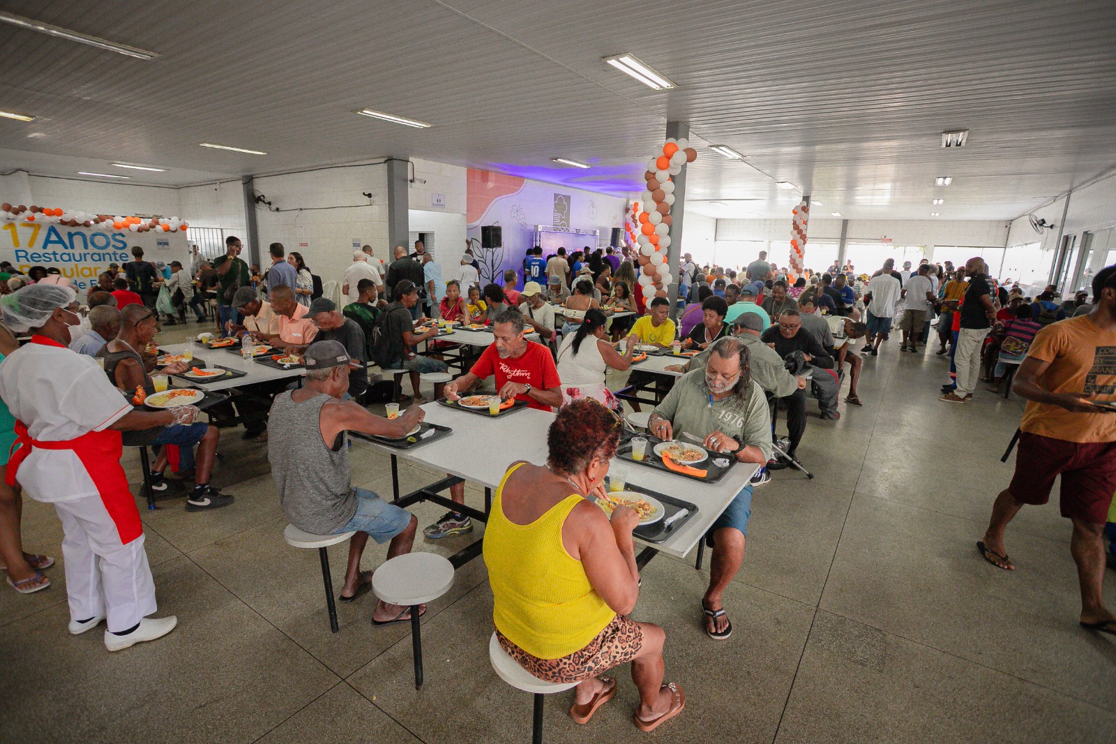 Prefeitura de Lauro de Freitas garante 3 mil refeições gratuitas por dia no Restaurante Popular