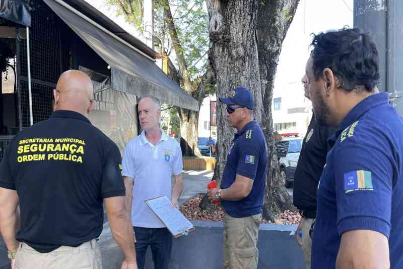prefeitura-fiscaliza-bares-e-restaurantes-por-uso-irregular-dos-espacos-publicos