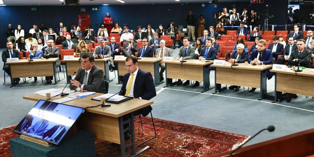 braga-netto-nega-ter-repassado-dinheiro-em-sacola-a-mauro-cid