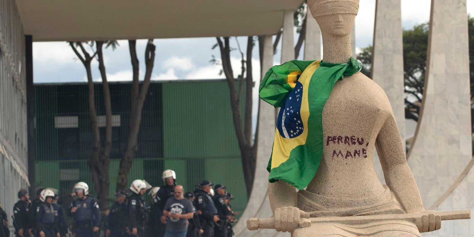 stf-nega-recurso-de-mulher-que-pichou-estatua-no-8-de-janeiro