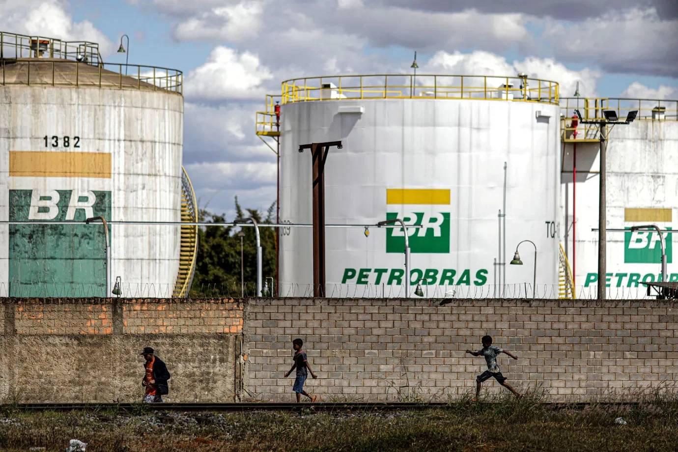 diretora-da-petrobras-diz-que-empresa-precisa-investir-em-novas-fronteiras
