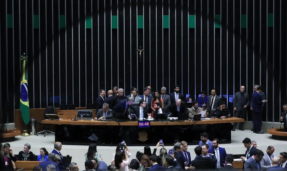 governo-lula-adia-votacao-de-veto-sobre-bpc-e-bolsa-familia-no-congresso