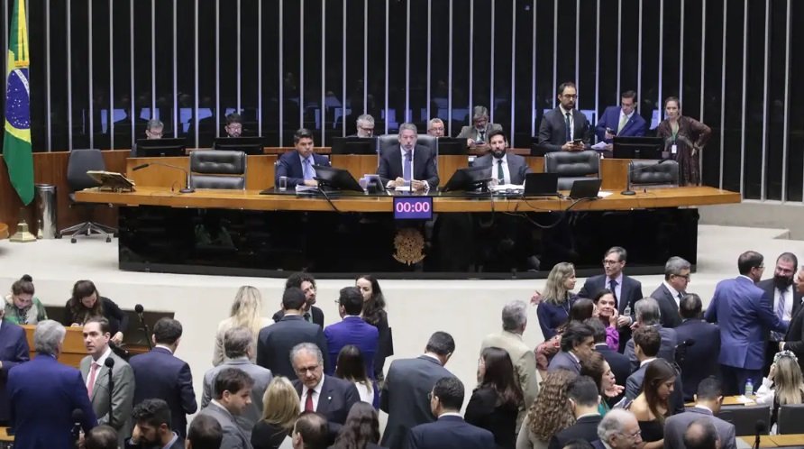 congresso-derruba-vetos-e-obriga-contratacao-de-usinas,-com-impacto-nas-contas-de-luz