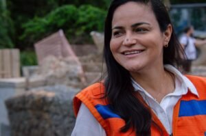 Um sorriso leve… porque a vida tem mostrado que tudo está se encaixando.