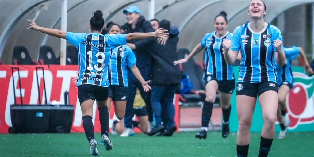 Com emoção, Grêmio e Flamengo avançam à final da Copinha Feminina