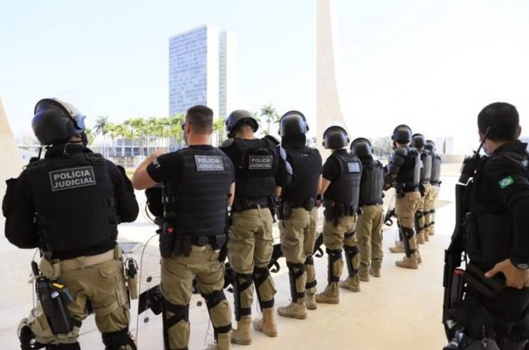 Nova lei reorganiza a carreira da polícia do Poder Judiciário - Notícias