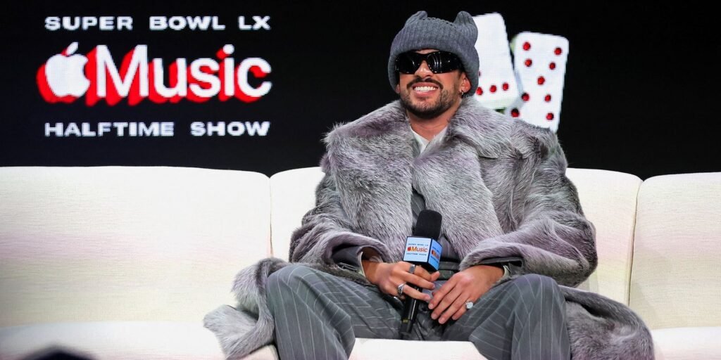 Final do futebol americano vira festa multicultural pró-imigrantes