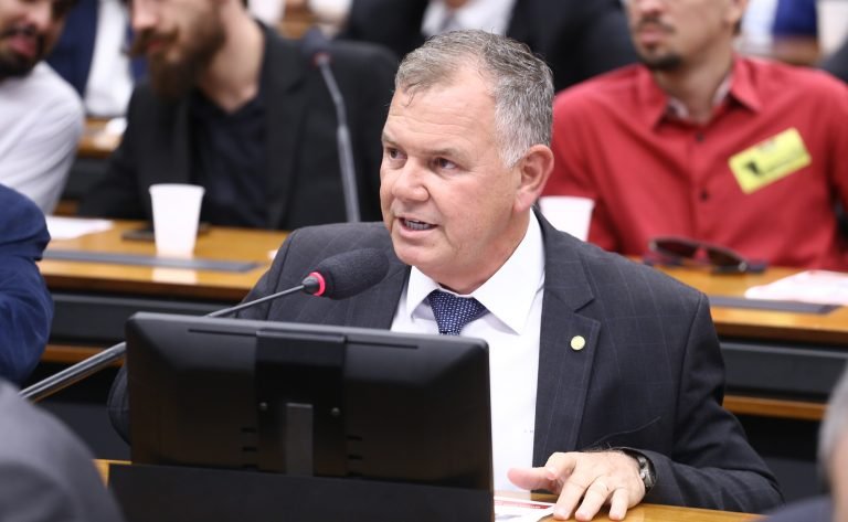 Audiência Pública - Projeto de Lei nº 3.261, de 2025, que restabelece a isenção do imposto de importação em compras internacionais de até 50 dólares. Dep. Lúcio Mosquini (MDB - RO)