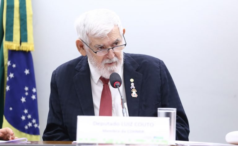 Deputado Luiz Couto (PT-PB) fala em comissão da Câmara dos Deputados