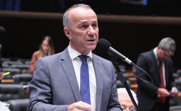 Discussão e votação de propostas legislativas. Dep. Helder Salomão (PT - ES)