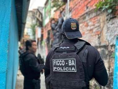 FICCO Bahia, PC e Polícia Federal da Bolívia capturam líder de facção na cidade de Santa Cruz de La Sierra | SSP