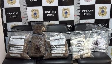 Homem é preso em flagrante com drogas e equipamentos eletrônicos em Feira de Santana | SSP