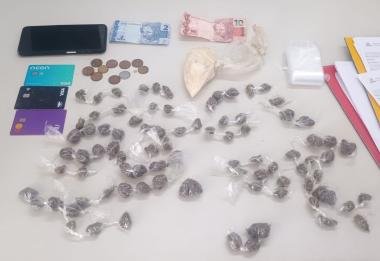 PM prende mulher por tráfico de drogas na Lapinha | SSP