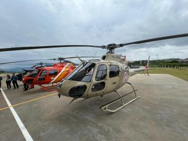 Secretário da Segurança e dirigentes da PM, PC e Bombeiros realizam inspeção técnica em novos helicópteros | SSP