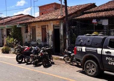 Dois homens são presos por adulteração de identificador de veículo automotor e posse irregular de arma de fogo em Santo Amaro | SSP