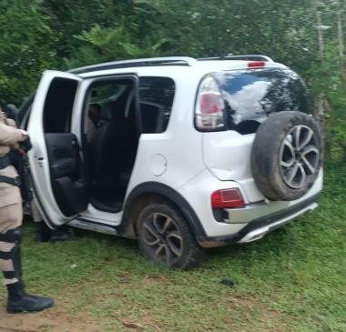 PM recupera carro com restrição e remove motocicleta adulterada em Itabuna | SSP
