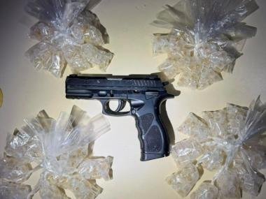 PMBA realiza prisão em flagrante de indivíduo envolvido em ataque a policiais militares e apreende arma de fogo e drogas em Portão | SSP