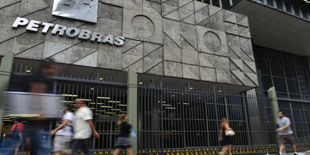 Petrobras destitui diretor de área que vendeu gás com 100% de ágio
