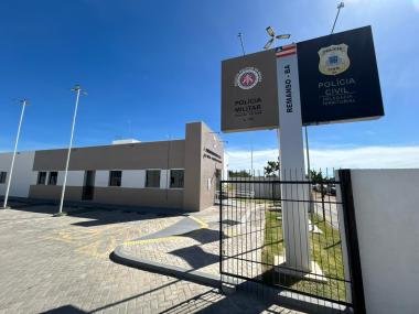 Governo do Estado entrega Delegacia Territorial e Pelotão da PM em Remanso | SSP